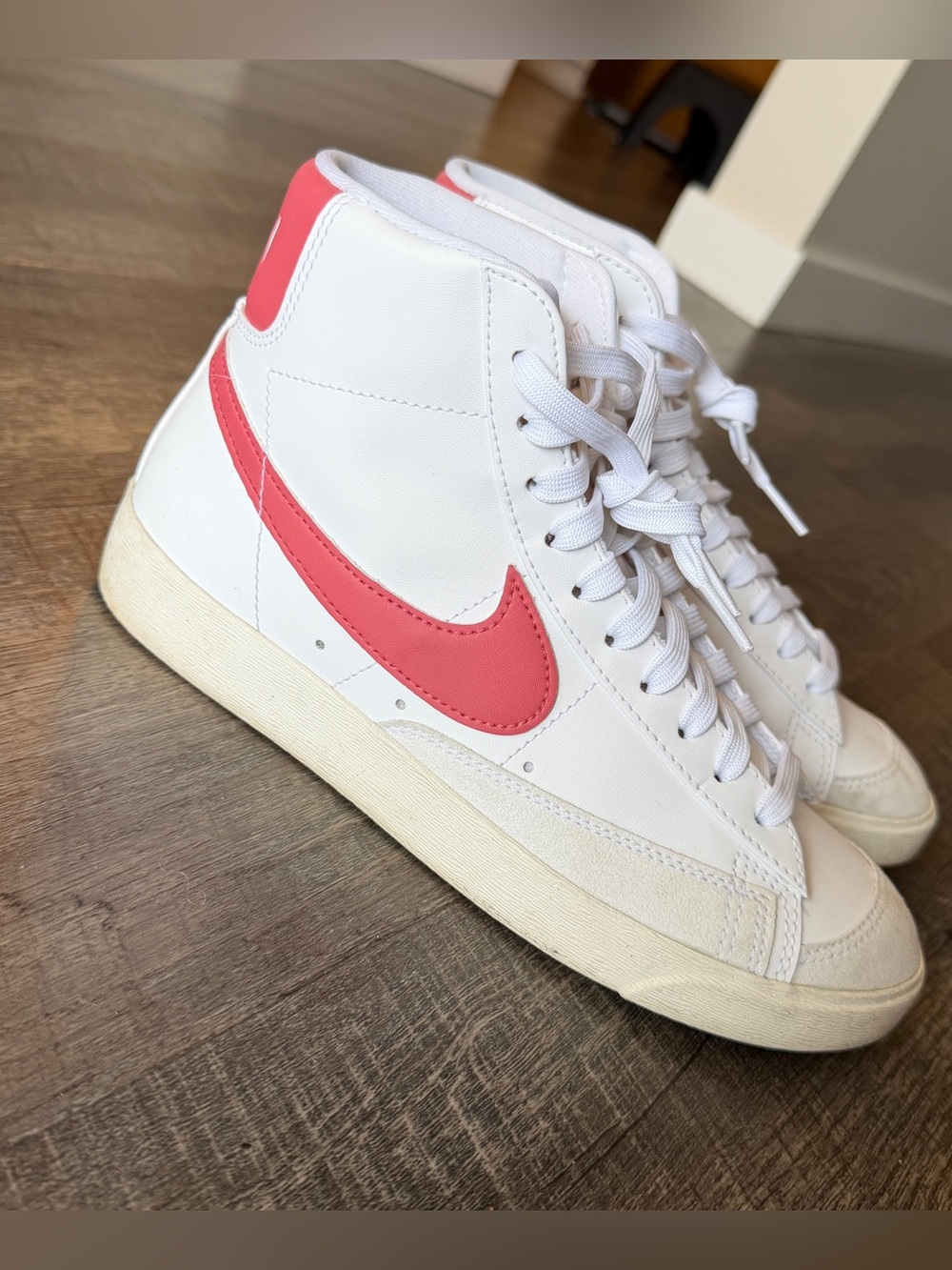 Nike Blazer mid 77 Women’s High-Top Sneakers red stardust Size 8.5
